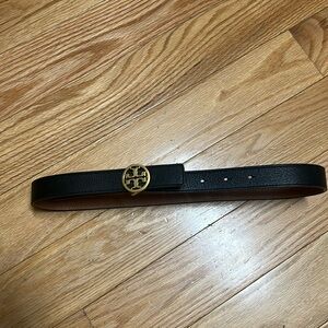 Tory Burch reversible black and brown belt!! Size xs , barely worn!